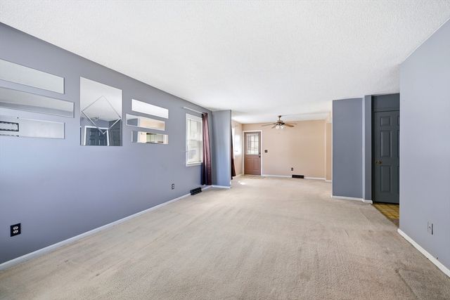 19-21 Wedgewood Cir, Springfield, MA 01129