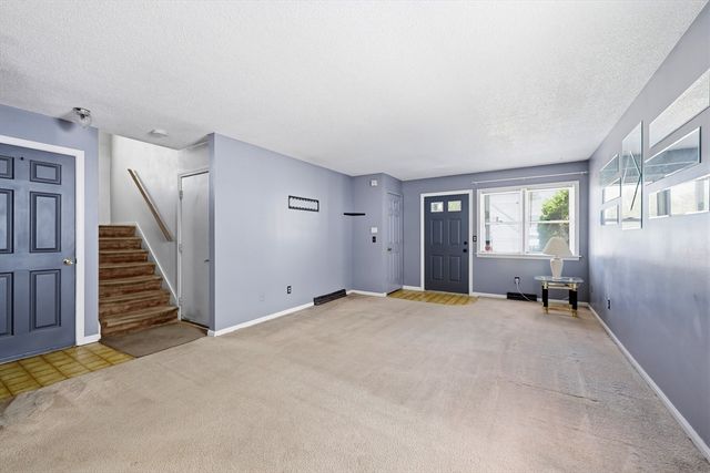 19-21 Wedgewood Cir, Springfield, MA 01129