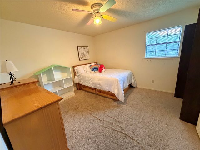 1022 Hummingbird Lane, Siloam Springs, AR 72761