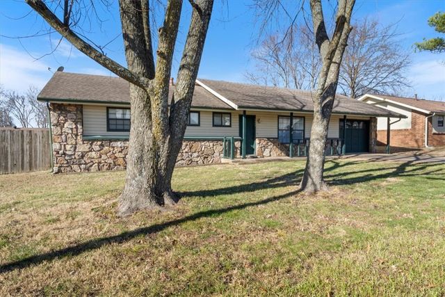 1022 Hummingbird Lane, Siloam Springs, AR 72761