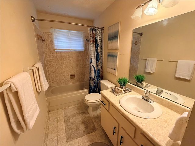 1022 Hummingbird Lane, Siloam Springs, AR 72761