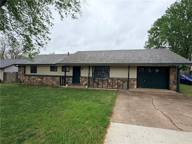 1022 Hummingbird Lane, Siloam Springs, AR 72761