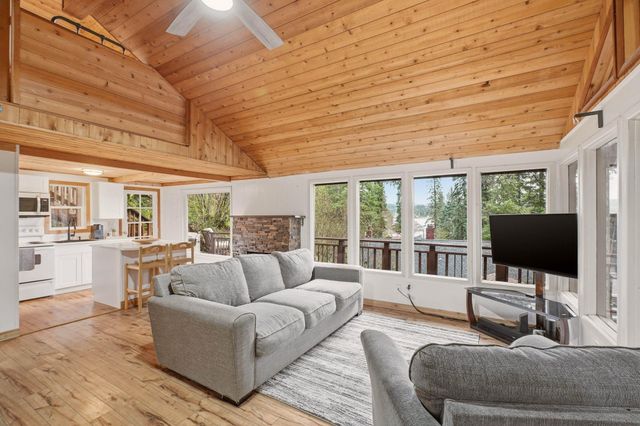 11823 N Honeymoon Bay Rd, Newman Lake, WA 99025