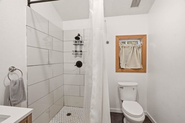 11823 N Honeymoon Bay Rd, Newman Lake, WA 99025