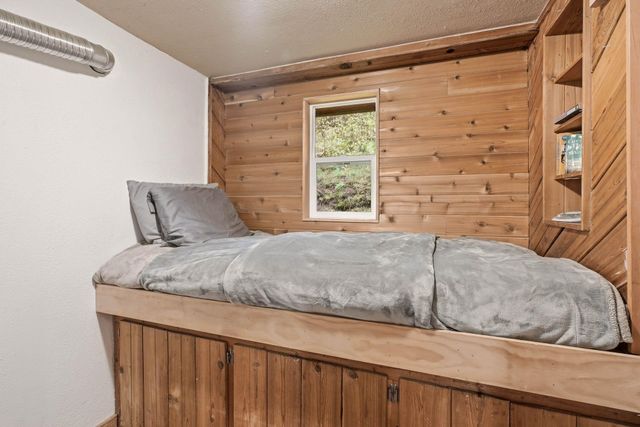 11823 N Honeymoon Bay Rd, Newman Lake, WA 99025