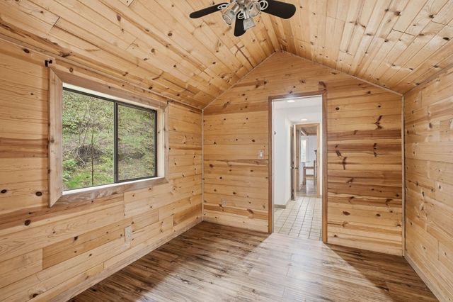 11823 N Honeymoon Bay Rd, Newman Lake, WA 99025
