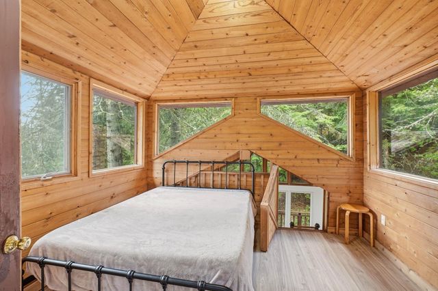 11823 N Honeymoon Bay Rd, Newman Lake, WA 99025