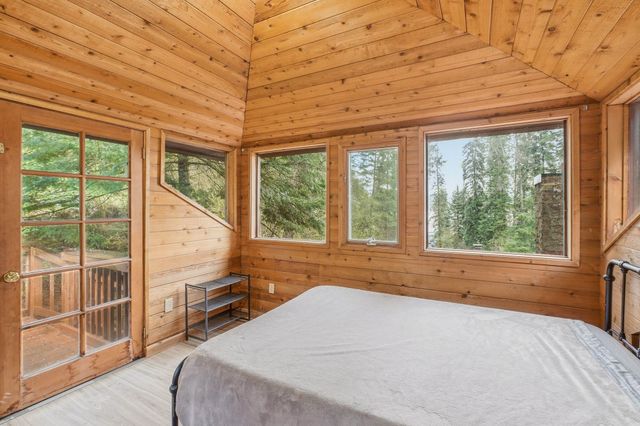 11823 N Honeymoon Bay Rd, Newman Lake, WA 99025