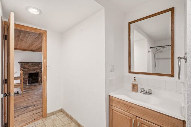 11823 N Honeymoon Bay Rd, Newman Lake, WA 99025