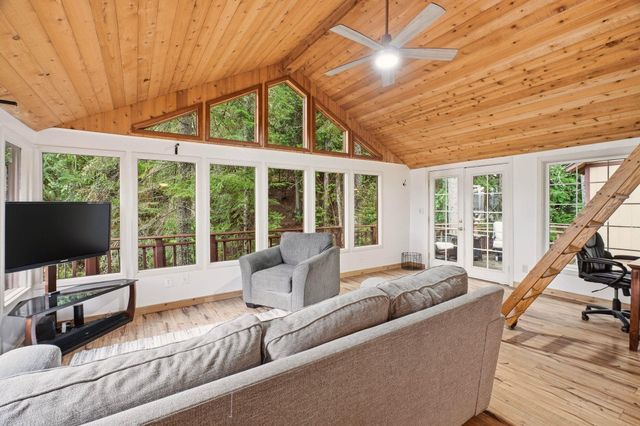 11823 N Honeymoon Bay Rd, Newman Lake, WA 99025