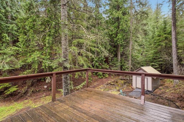 11823 N Honeymoon Bay Rd, Newman Lake, WA 99025