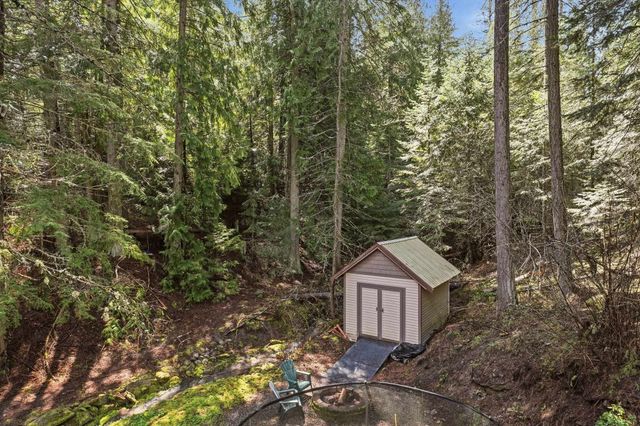 11823 N Honeymoon Bay Rd, Newman Lake, WA 99025