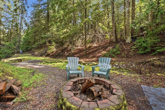 11823 N Honeymoon Bay Rd, Newman Lake, WA 99025