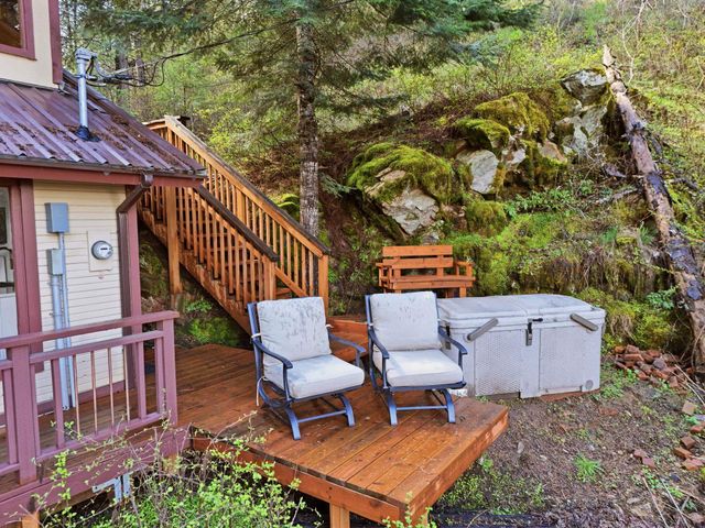 11823 N Honeymoon Bay Rd, Newman Lake, WA 99025