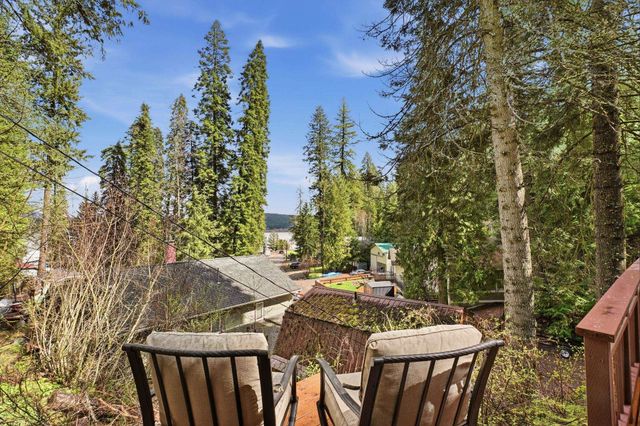 11823 N Honeymoon Bay Rd, Newman Lake, WA 99025