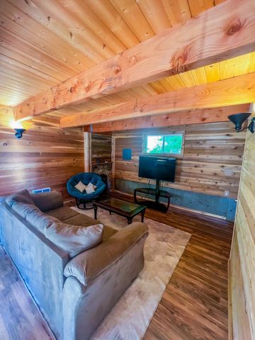 11823 N Honeymoon Bay Rd, Newman Lake, WA 99025