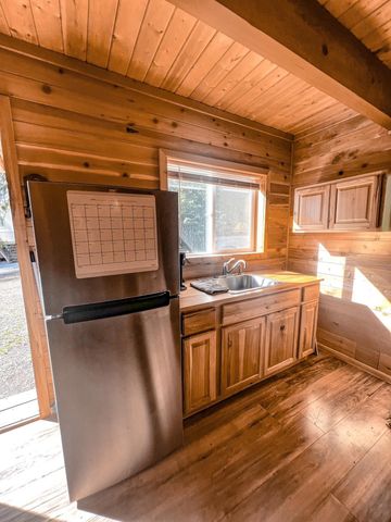 11823 N Honeymoon Bay Rd, Newman Lake, WA 99025