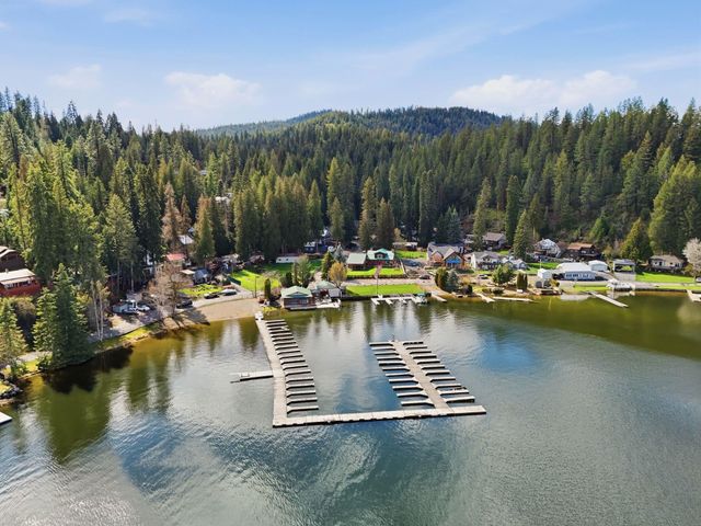 11823 N Honeymoon Bay Rd, Newman Lake, WA 99025