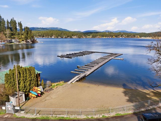 11823 N Honeymoon Bay Rd, Newman Lake, WA 99025