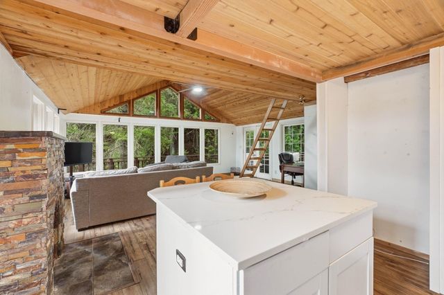 11823 N Honeymoon Bay Rd, Newman Lake, WA 99025