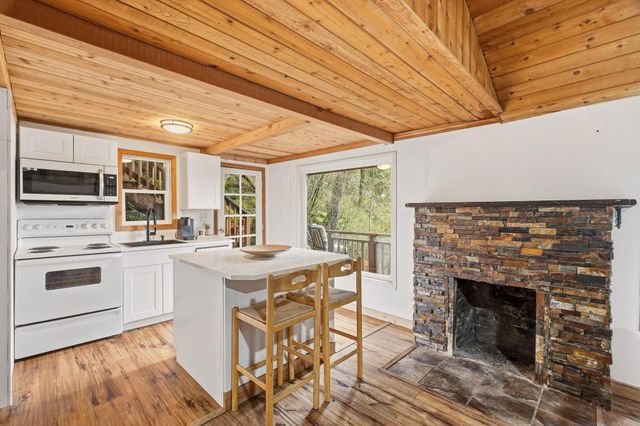 11823 N Honeymoon Bay Rd, Newman Lake, WA 99025