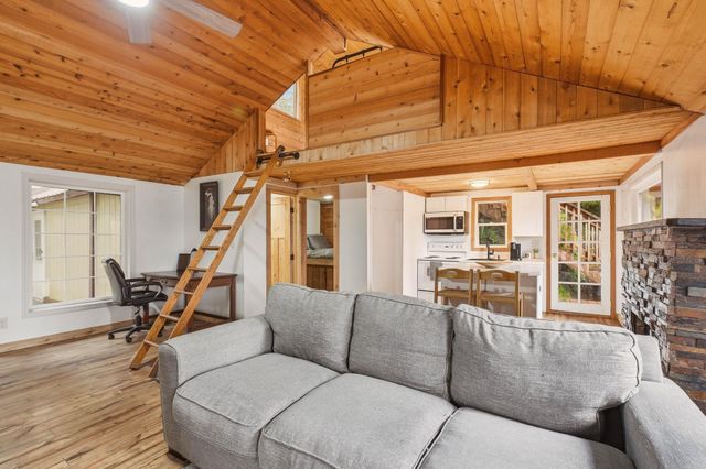 11823 N Honeymoon Bay Rd, Newman Lake, WA 99025