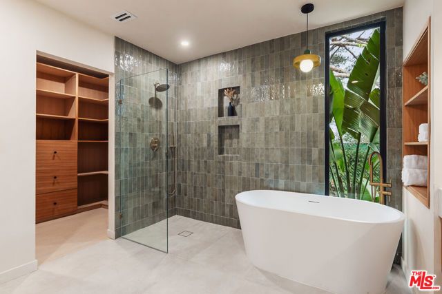 5625 Wilhelmina Avenue, Woodland Hills (los Angeles), CA 91367