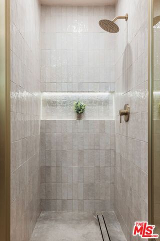 5625 Wilhelmina Avenue, Woodland Hills (los Angeles), CA 91367