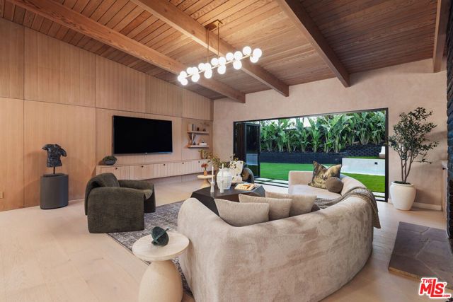 5625 Wilhelmina Avenue, Woodland Hills (los Angeles), CA 91367