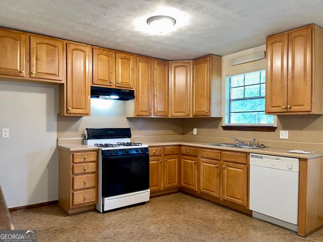 977 Leeward Lane, Jonesboro, GA 30238