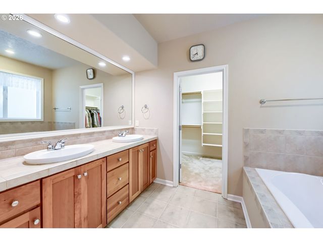 11598 Se AERIE CRESCENT Rd, Happy Valley, OR 97086