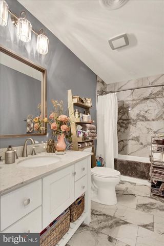 667 GRANT DR, Gettysburg, PA 17325