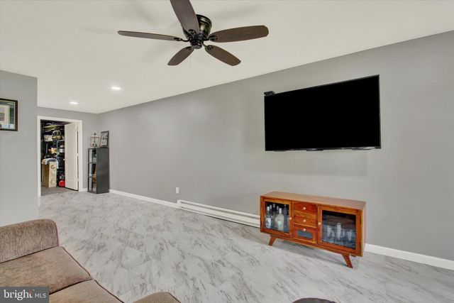 667 GRANT DR, Gettysburg, PA 17325