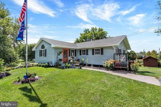667 GRANT DR, Gettysburg, PA 17325