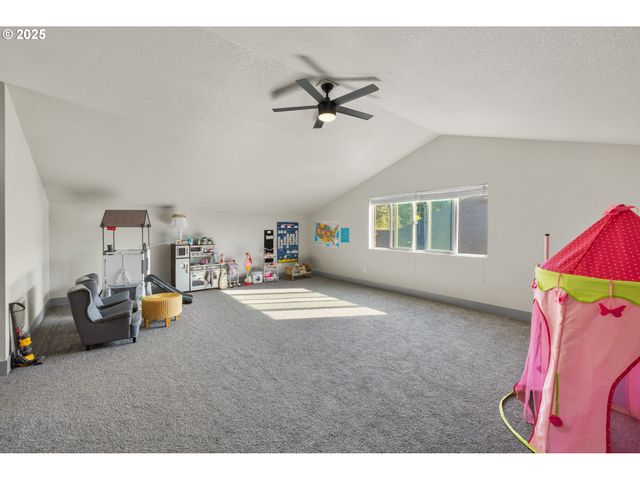 14695 THAYER Rd, Oregon City, OR 97045