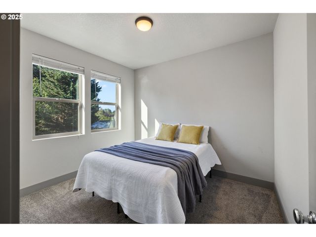 14695 THAYER Rd, Oregon City, OR 97045