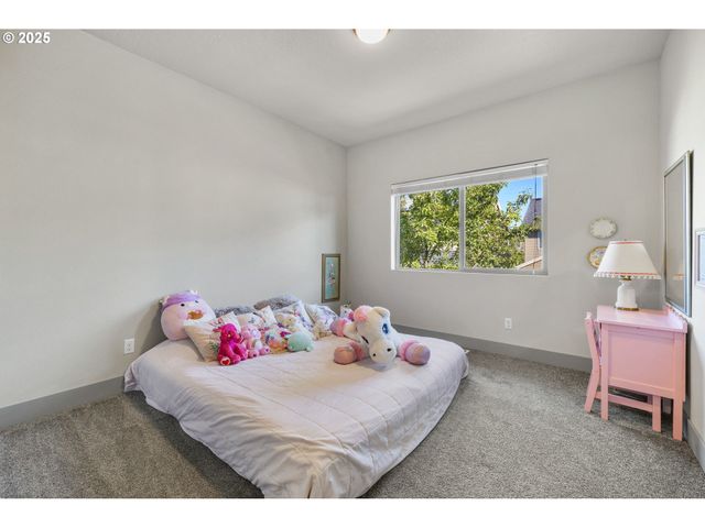 14695 THAYER Rd, Oregon City, OR 97045