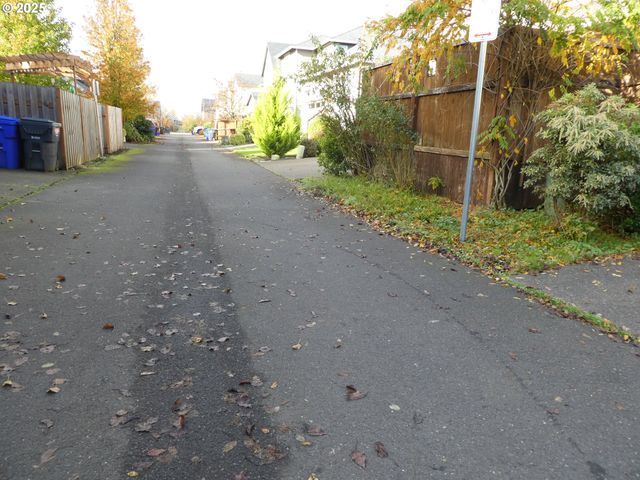 14695 THAYER Rd, Oregon City, OR 97045