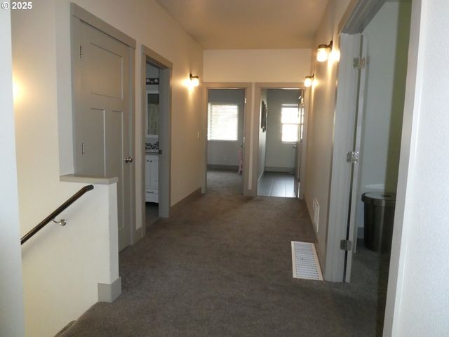 14695 THAYER Rd, Oregon City, OR 97045