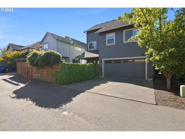 14695 THAYER Rd, Oregon City, OR 97045