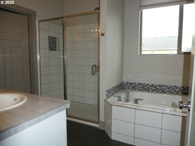 14695 THAYER Rd, Oregon City, OR 97045