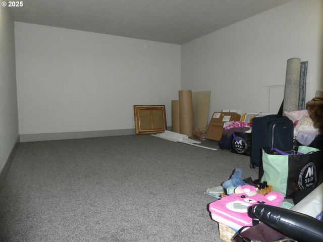 14695 THAYER Rd, Oregon City, OR 97045