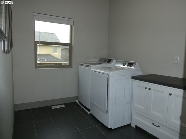 14695 THAYER Rd, Oregon City, OR 97045