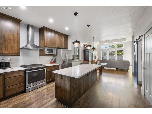 14695 THAYER Rd, Oregon City, OR 97045