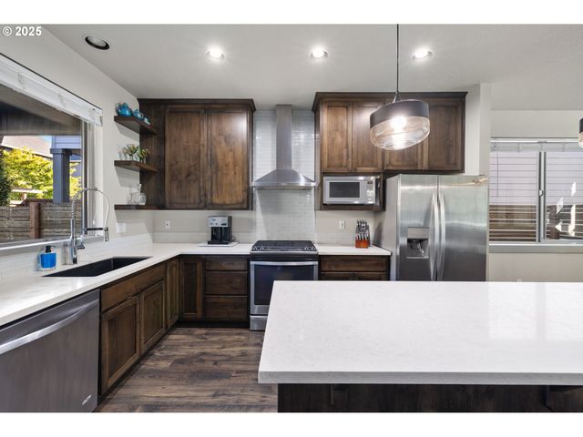 14695 THAYER Rd, Oregon City, OR 97045