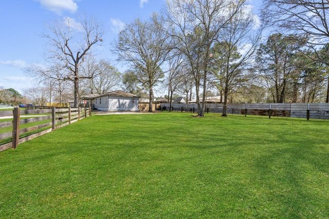 17354 Western Hill Drive, Conroe, TX 77302