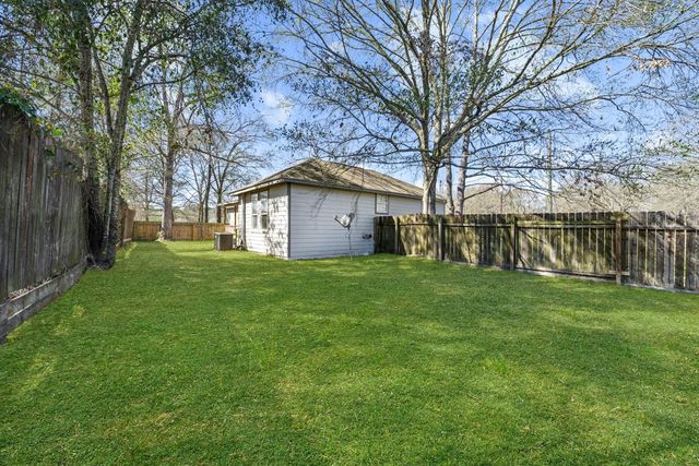 17354 Western Hill Drive, Conroe, TX 77302