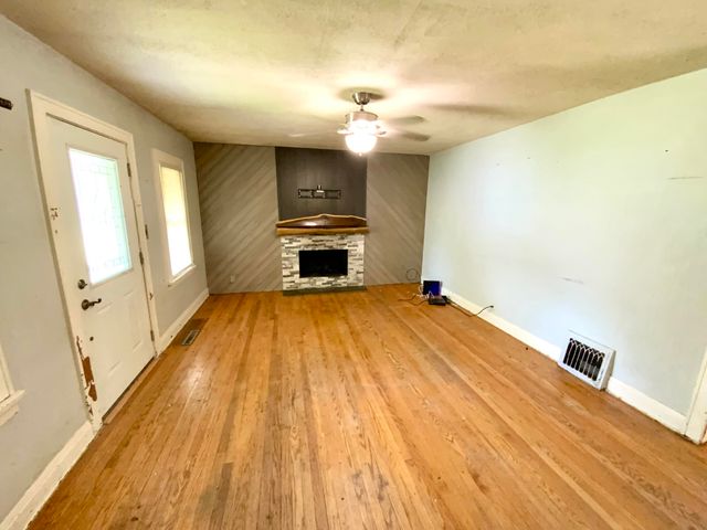 2603 E 73rd Avenue, Merrillville, IN 46410