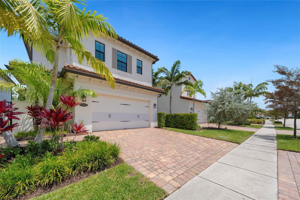 11843 SW 13th Court, Pembroke Pines, FL 33025