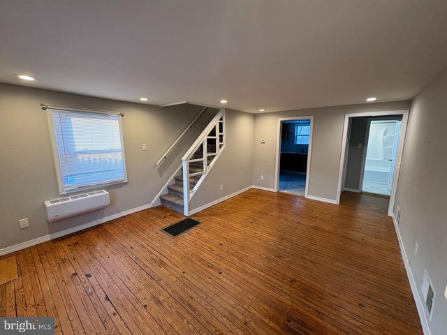 10 GREEN LN, Bristol, PA 19007